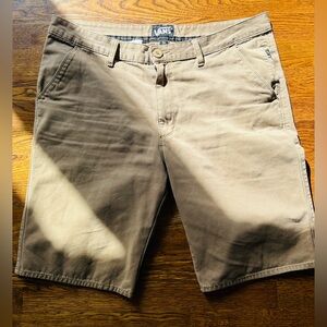 Vans men’s sz 36 22” shorts. Chino style Skateboard khaki.